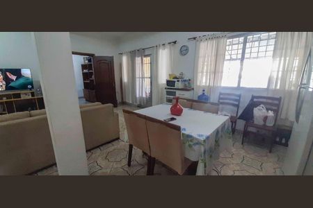 Casa à venda com 250m², 2 quartos e 10 vagas Casa à venda com 250m², 2 quartos e 10 vagasCozinha