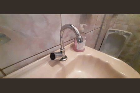 Casa à venda com 250m², 2 quartos e 10 vagas Casa à venda com 250m², 2 quartos e 10 vagasBanheiro