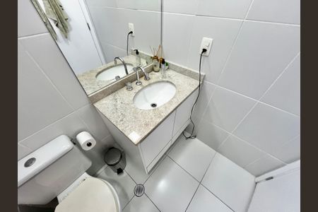 Apartamento à venda com 122m², 4 quartos e 2 vagas Apartamento à venda com 122m², 4 quartos e 2 vagasBanheiro da Suite