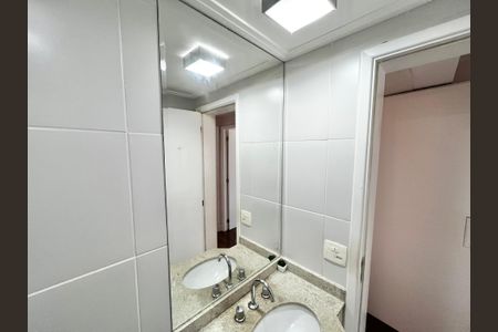 Apartamento à venda com 122m², 4 quartos e 2 vagas Apartamento à venda com 122m², 4 quartos e 2 vagasBanheiro