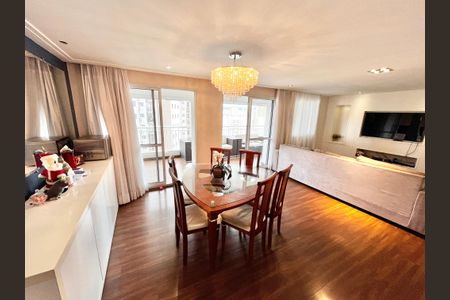 Apartamento à venda com 122m², 4 quartos e 2 vagas Apartamento à venda com 122m², 4 quartos e 2 vagasSala