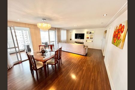 Apartamento à venda com 122m², 4 quartos e 2 vagas Apartamento à venda com 122m², 4 quartos e 2 vagasSala