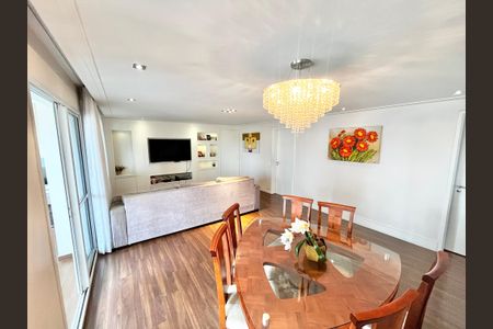 Apartamento à venda com 122m², 4 quartos e 2 vagas Apartamento à venda com 122m², 4 quartos e 2 vagasSala
