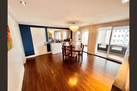 Apartamento à venda com 122m², 4 quartos e 2 vagas Apartamento à venda com 122m², 4 quartos e 2 vagasSala