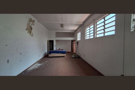 Casa à venda com 423m², 4 quartos e 3 vagas Casa à venda com 423m², 4 quartos e 3 vagasSalão