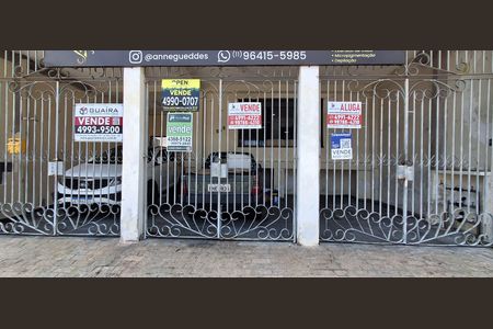 Casa à venda com 423m², 4 quartos e 3 vagas Casa à venda com 423m², 4 quartos e 3 vagasFachada