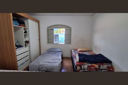 Casa à venda com 423m², 4 quartos e 3 vagas Casa à venda com 423m², 4 quartos e 3 vagasQuarto