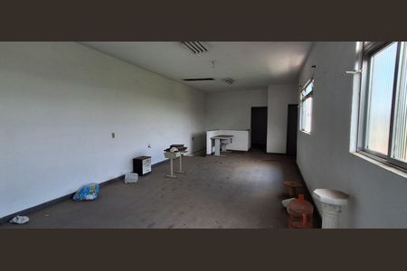 Casa à venda com 423m², 4 quartos e 3 vagas Casa à venda com 423m², 4 quartos e 3 vagasSalão