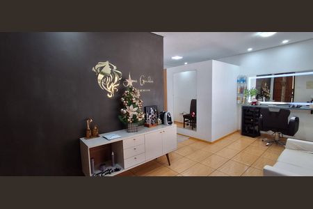 Casa à venda com 423m², 4 quartos e 3 vagas Casa à venda com 423m², 4 quartos e 3 vagasSala