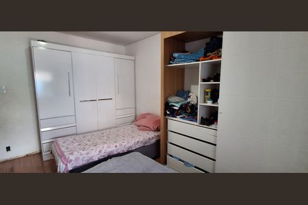 Casa à venda com 423m², 4 quartos e 3 vagas Casa à venda com 423m², 4 quartos e 3 vagasQuarto