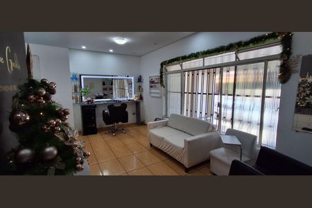 Casa à venda com 423m², 4 quartos e 3 vagas Casa à venda com 423m², 4 quartos e 3 vagasSala