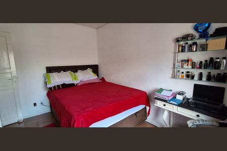 Casa à venda com 423m², 4 quartos e 3 vagas Casa à venda com 423m², 4 quartos e 3 vagasQuarto 2