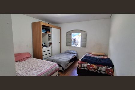 Casa à venda com 423m², 4 quartos e 3 vagas Casa à venda com 423m², 4 quartos e 3 vagasQuarto