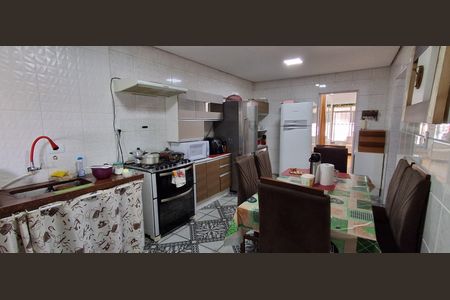 Casa à venda com 423m², 4 quartos e 3 vagas Casa à venda com 423m², 4 quartos e 3 vagasCozinha