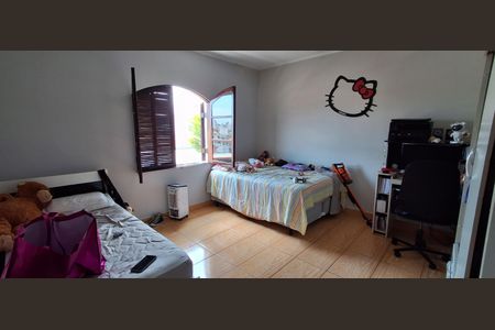 Casa à venda com 423m², 4 quartos e 3 vagas Casa à venda com 423m², 4 quartos e 3 vagasQuarto 2 casa 2