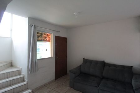 Sala de casa de condomínio à venda com 2 quartos, 102m² em São Benedito, Belo Horizonte