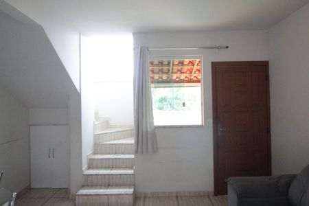 Sala de casa de condomínio à venda com 2 quartos, 102m² em São Benedito, Belo Horizonte