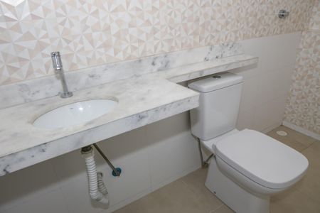 Casa à venda com 144m², 2 quartos e 2 vagasBanheiro da Suíte 2