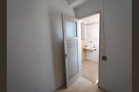 Apartamento à venda com 74m², 3 quartos e 1 vagaQuarto Serviço