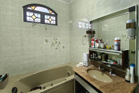 Casa à venda com 200m², 4 quartos e 4 vagasBanheiro Suíte