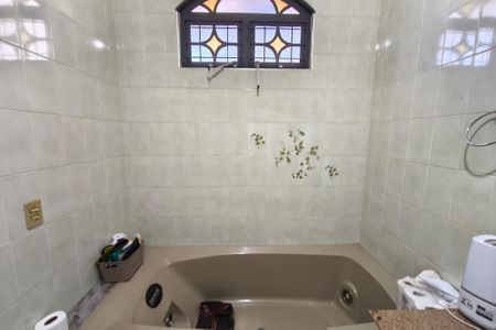 Casa à venda com 200m², 4 quartos e 4 vagasBanheiro Suíte