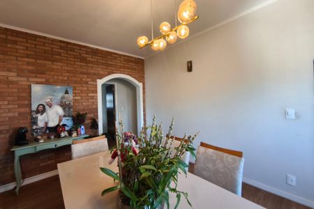 Casa à venda com 200m², 4 quartos e 4 vagasSala