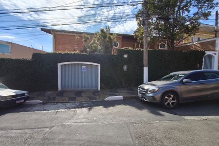 Casa à venda com 200m², 4 quartos e 4 vagasFachada