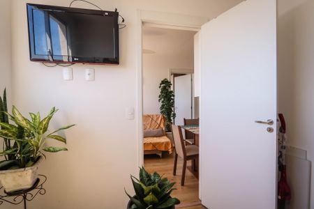 Quarto 2 de apartamento para alugar com 2 quartos, 38m² em Jardim Miriam, São Paulo