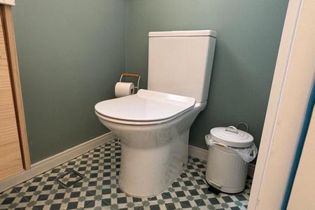 Apartamento à venda com 88m², 2 quartos e 2 vagasBanheiro de serviço 