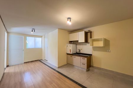 Sala e cozinha de apartamento para alugar com 2 quartos, 39m² em Vila Mariana, São Paulo