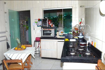 Casa à venda com 250m², 2 quartos e 2 vagasCozinha