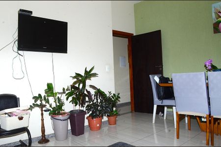 Casa à venda com 250m², 2 quartos e 2 vagasSala