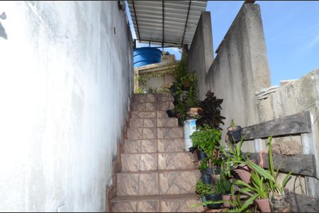 Casa à venda com 250m², 2 quartos e 2 vagasEscada