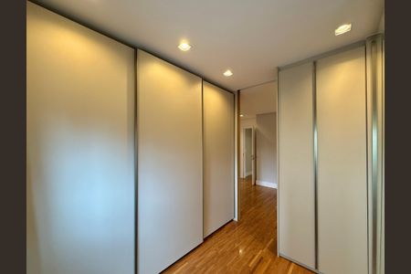 Apartamento à venda com 161m², 3 quartos e 3 vagasCloset Suíte 