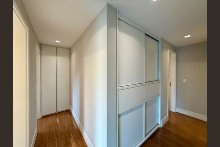 Apartamento à venda com 161m², 3 quartos e 3 vagasCorredor Quartos 