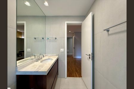 Apartamento à venda com 161m², 3 quartos e 3 vagasBanheiro 2 Suíte 