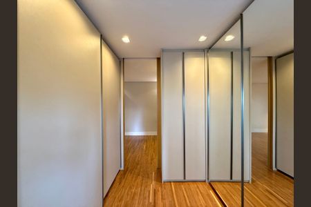 Apartamento à venda com 161m², 3 quartos e 3 vagasCloset Suíte 