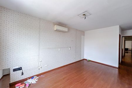 Casa à venda com 196m², 4 quartos e 3 vagasSuite