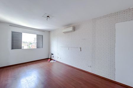 Casa à venda com 196m², 4 quartos e 3 vagasSuite