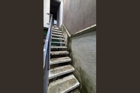 Casa à venda com 171m², 3 quartos e 3 vagasEscada