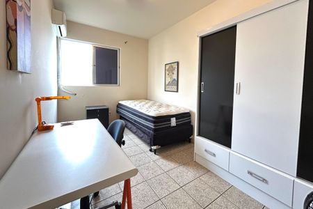 Quarto 1 de apartamento para alugar com 2 quartos, 73m² em Itacorubi, Florianópolis