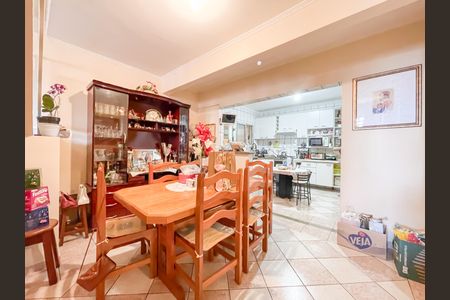 Casa à venda com 280m², 4 quartos e 2 vagasCopa e Cozinha