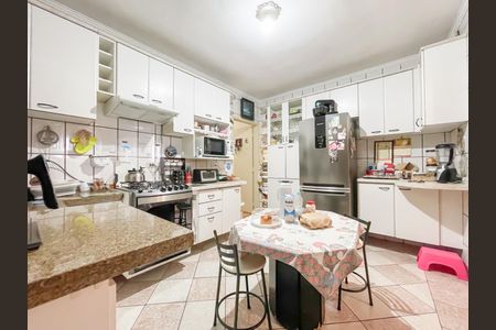 Casa à venda com 280m², 4 quartos e 2 vagasCopa e Cozinha