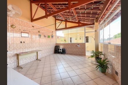 Casa à venda com 280m², 4 quartos e 2 vagasSalão de Festas