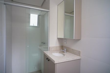 Banheiro Social de kitnet/studio para alugar com 1 quarto, 42m² em Independência, Porto Alegre