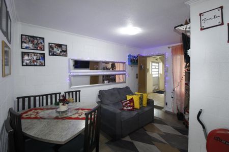 Sala de apartamento à venda com 2 quartos, 42m² em Rubem Berta, Porto Alegre