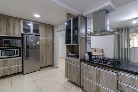 Casa à venda com 220m², 3 quartos e 4 vagas Casa à venda com 220m², 3 quartos e 4 vagasCozinha