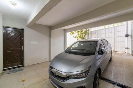 Casa à venda com 220m², 3 quartos e 4 vagas Casa à venda com 220m², 3 quartos e 4 vagasGaragem