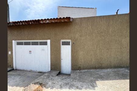 Casa à venda com 220m², 3 quartos e 4 vagas Casa à venda com 220m², 3 quartos e 4 vagasFachada