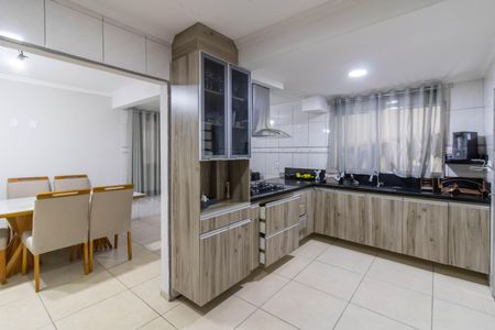 Casa à venda com 220m², 3 quartos e 4 vagas Casa à venda com 220m², 3 quartos e 4 vagasCozinha